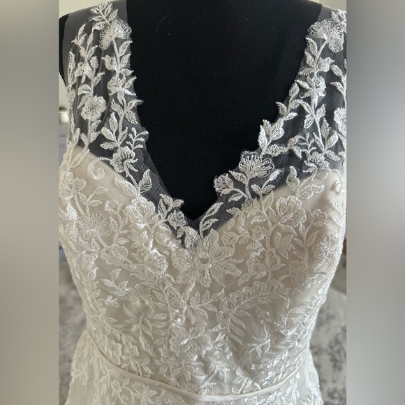 NWT Jenny Yoo Savannah Bridal Gown in Ivory. Size 14. - Picture 11 of 14